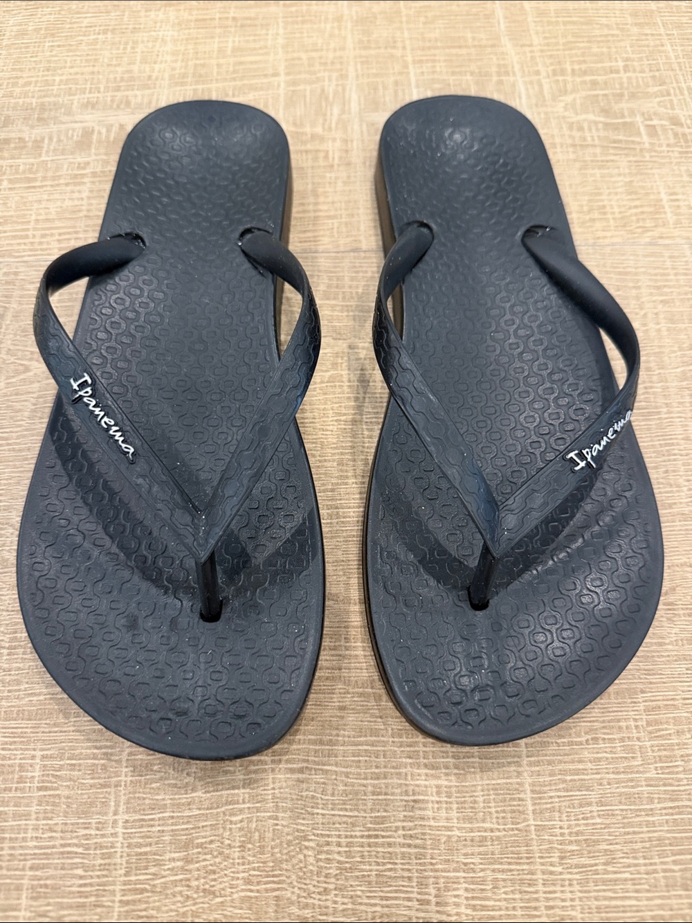 Ipanema Black Slim Strap Flip Flops